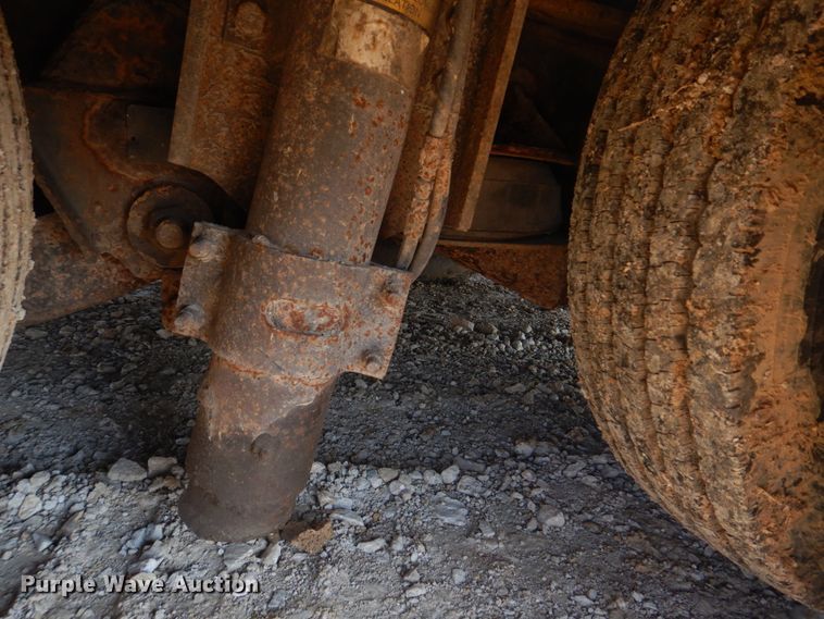 image for item IM9641 1997 Landoll  drop deck equipment trailer