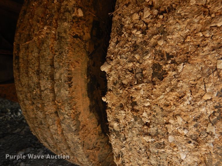 image for item IM9641 1997 Landoll  drop deck equipment trailer