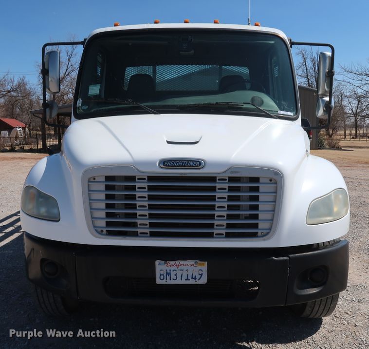 image for item IY9149 2007 Freightliner M2  flatbed truck