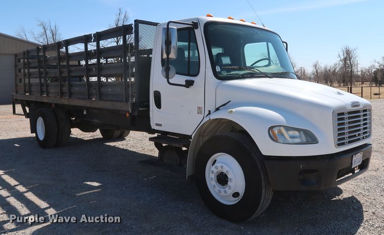 image for item IY9149 2007 Freightliner M2  flatbed truck