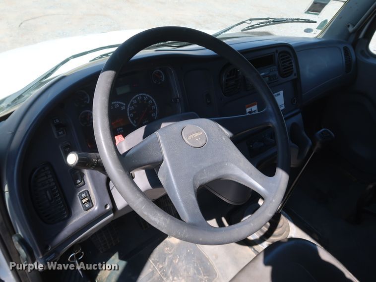 image for item IY9149 2007 Freightliner M2  flatbed truck