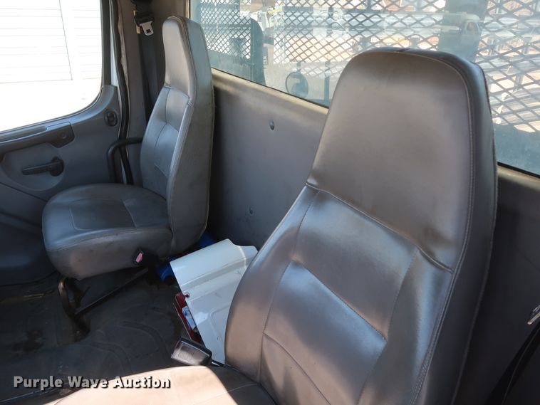 image for item IY9149 2007 Freightliner M2  flatbed truck