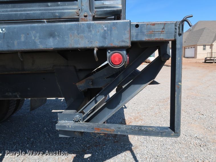 image for item IY9149 2007 Freightliner M2  flatbed truck