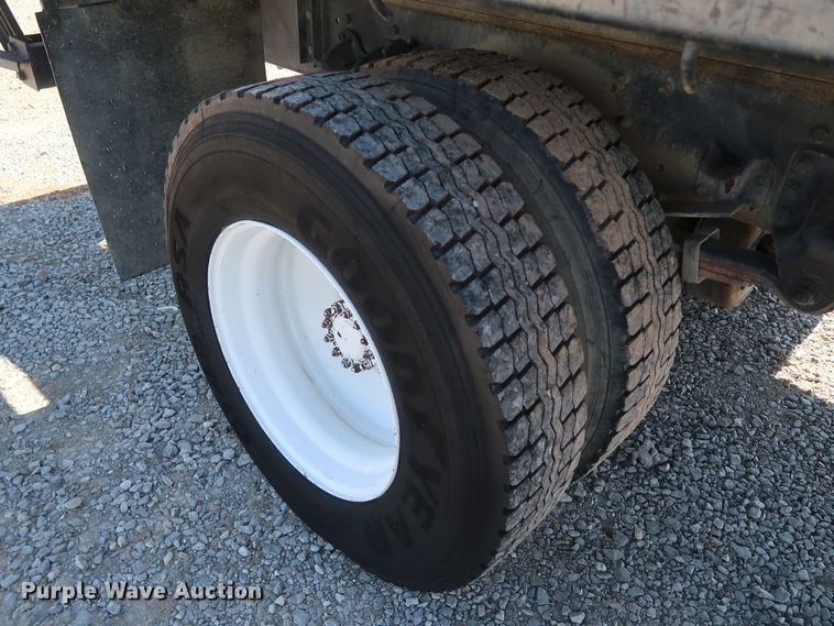 image for item IY9149 2007 Freightliner M2  flatbed truck