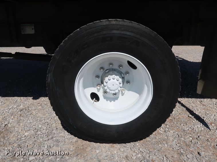 image for item IY9149 2007 Freightliner M2  flatbed truck