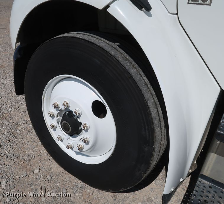 image for item IY9149 2007 Freightliner M2  flatbed truck