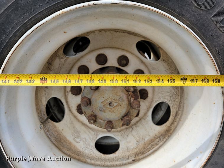 image for item JE9928 1993 International 4900  semi truck