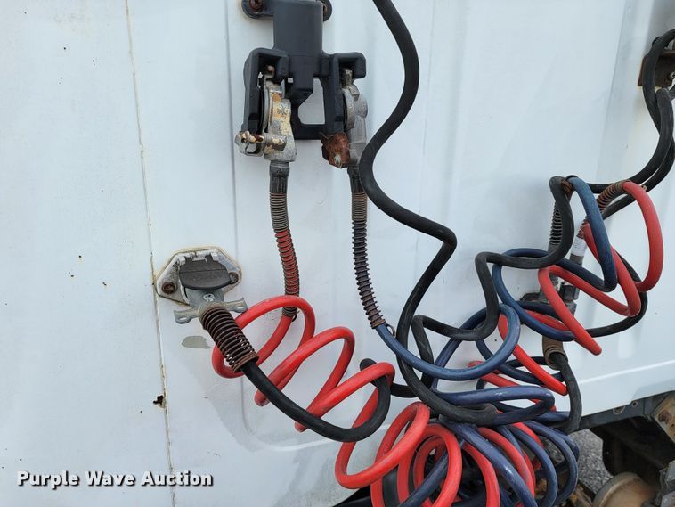 image for item JE9928 1993 International 4900  semi truck