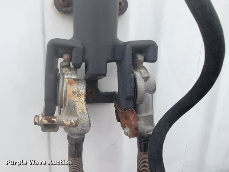 image for item JE9928 1993 International 4900  semi truck