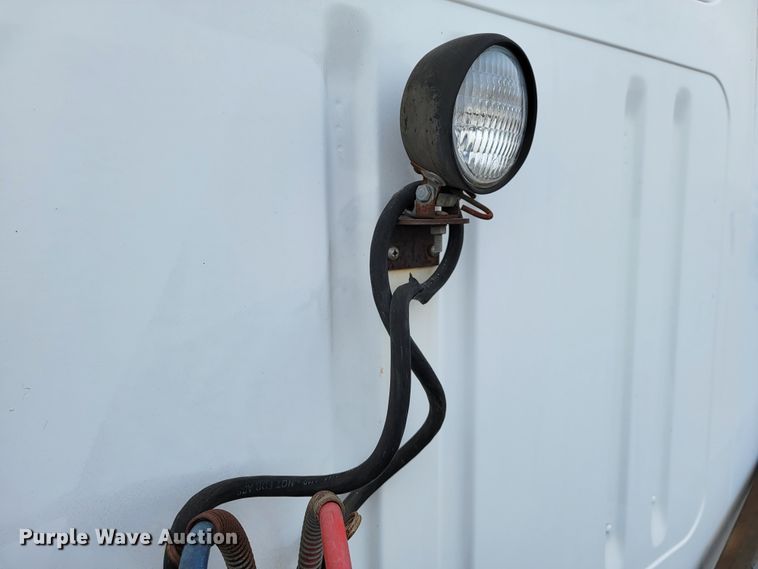 image for item JE9928 1993 International 4900  semi truck