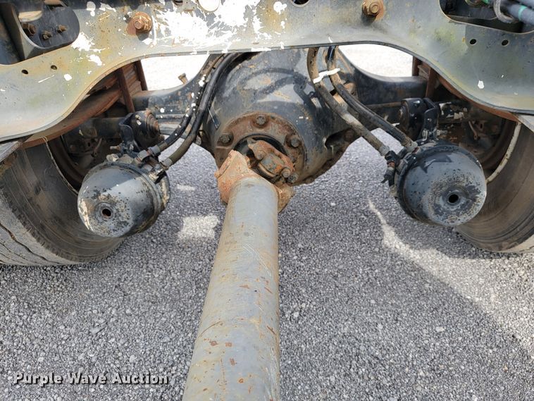 image for item JE9928 1993 International 4900  semi truck