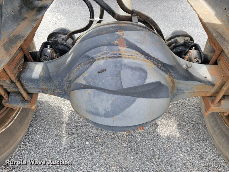 image for item JE9928 1993 International 4900  semi truck