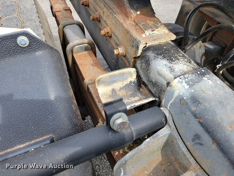 image for item JE9928 1993 International 4900  semi truck