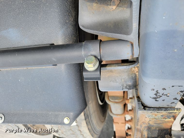 image for item JE9928 1993 International 4900  semi truck