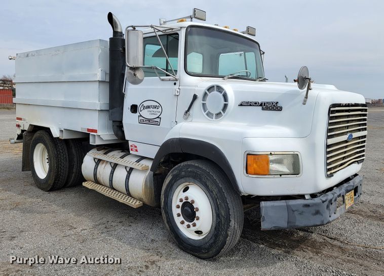 image for item JE9929 1992 Ford Aero Max L9000  water truck