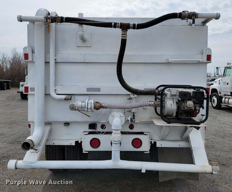image for item JE9929 1992 Ford Aero Max L9000  water truck