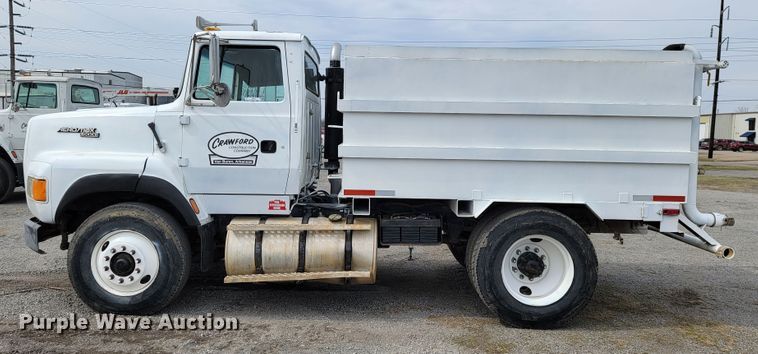 image for item JE9929 1992 Ford Aero Max L9000  water truck