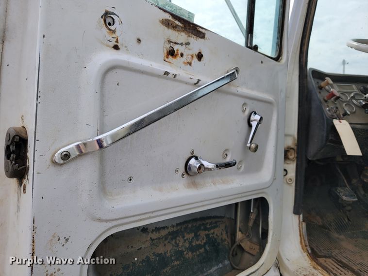 image for item JE9929 1992 Ford Aero Max L9000  water truck