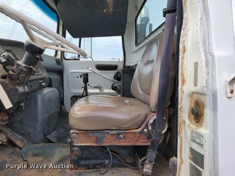 image for item JE9929 1992 Ford Aero Max L9000  water truck