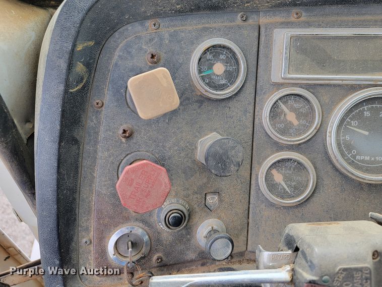 image for item JE9929 1992 Ford Aero Max L9000  water truck