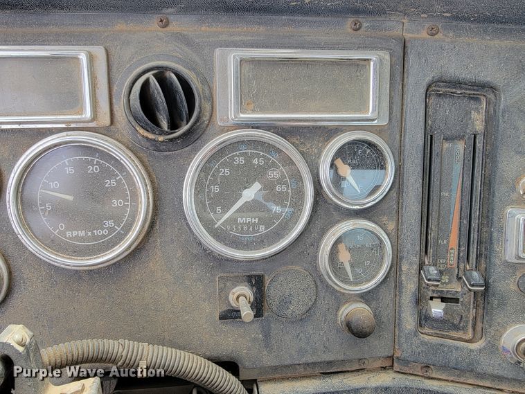 image for item JE9929 1992 Ford Aero Max L9000  water truck