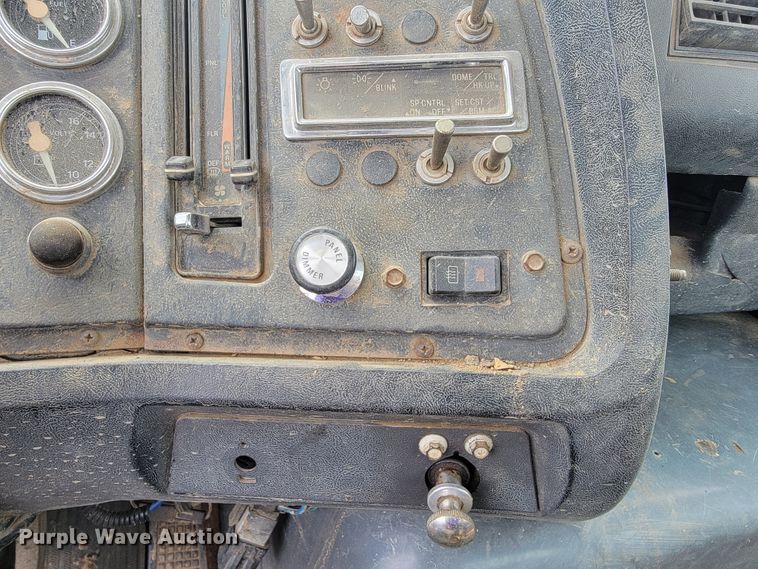 image for item JE9929 1992 Ford Aero Max L9000  water truck