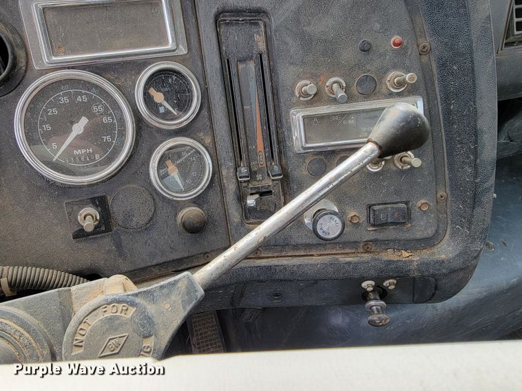 image for item JE9929 1992 Ford Aero Max L9000  water truck