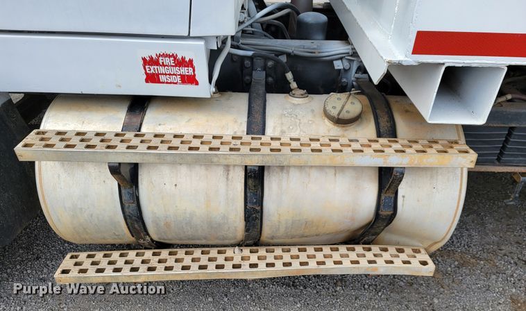 image for item JE9929 1992 Ford Aero Max L9000  water truck