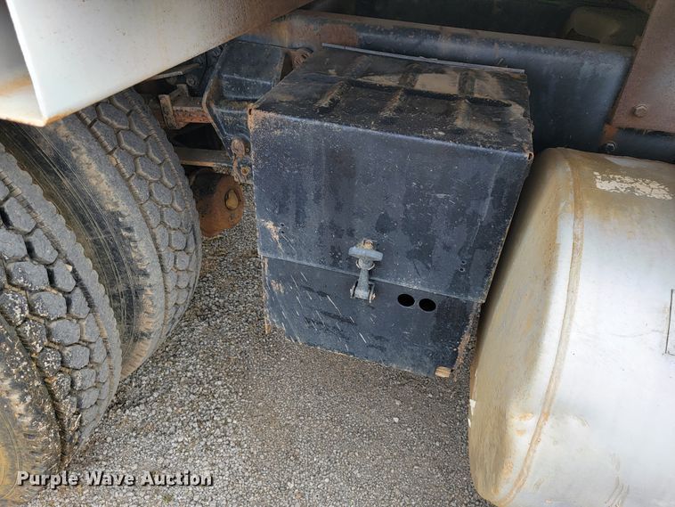 image for item JE9929 1992 Ford Aero Max L9000  water truck