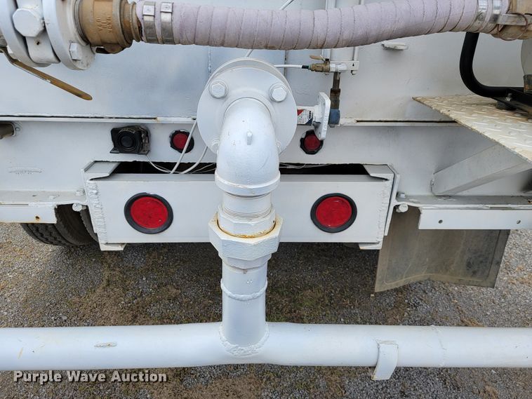 image for item JE9929 1992 Ford Aero Max L9000  water truck