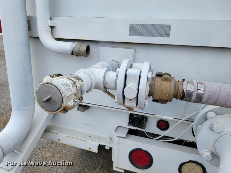 image for item JE9929 1992 Ford Aero Max L9000  water truck