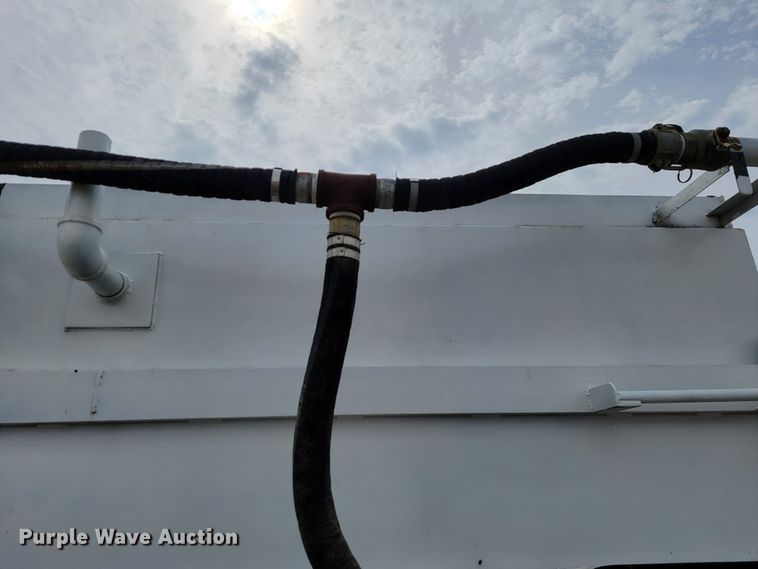 image for item JE9929 1992 Ford Aero Max L9000  water truck