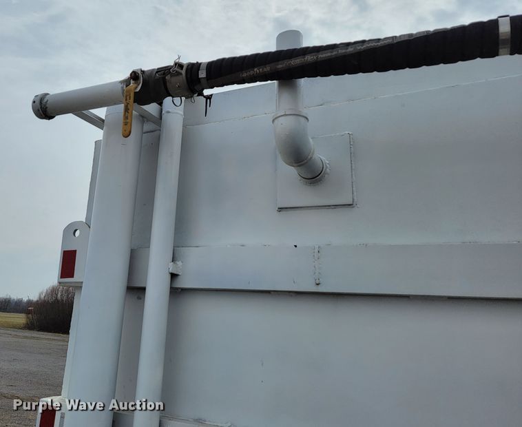 image for item JE9929 1992 Ford Aero Max L9000  water truck