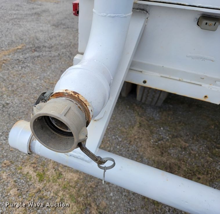 image for item JE9929 1992 Ford Aero Max L9000  water truck