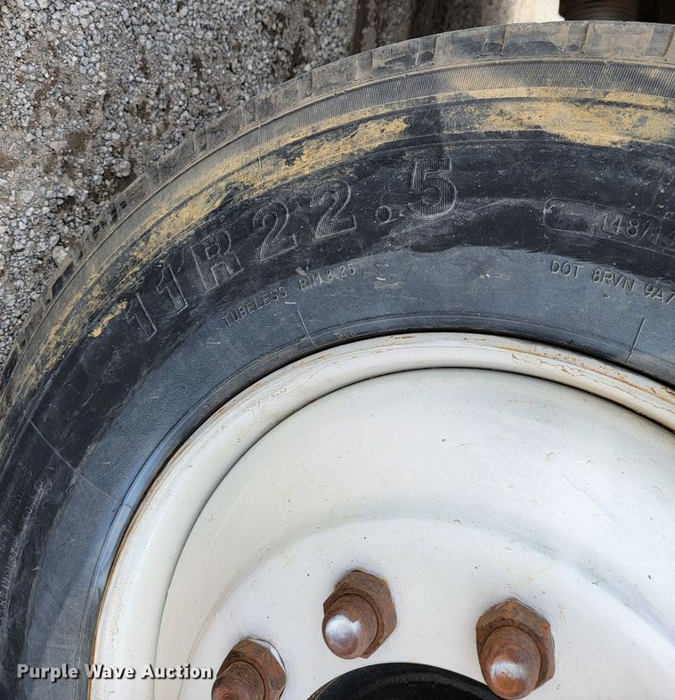 image for item JE9929 1992 Ford Aero Max L9000  water truck