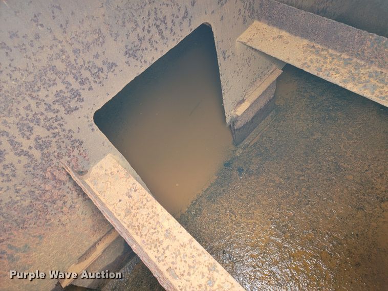 image for item JE9929 1992 Ford Aero Max L9000  water truck