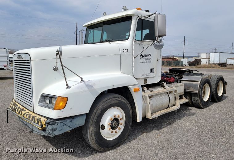 image for item JE9932 2000 Freightliner FLD120  semi truck