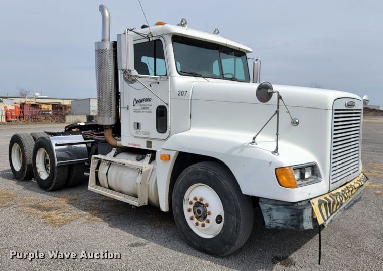 image for item JE9932 2000 Freightliner FLD120  semi truck