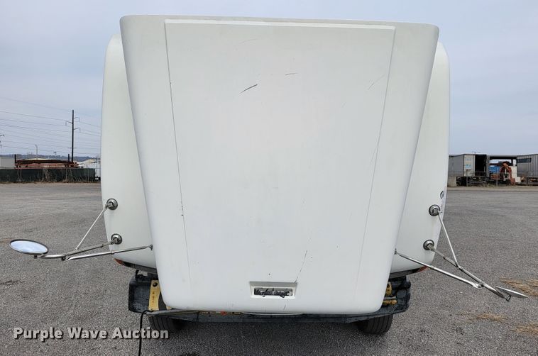 image for item JE9932 2000 Freightliner FLD120  semi truck