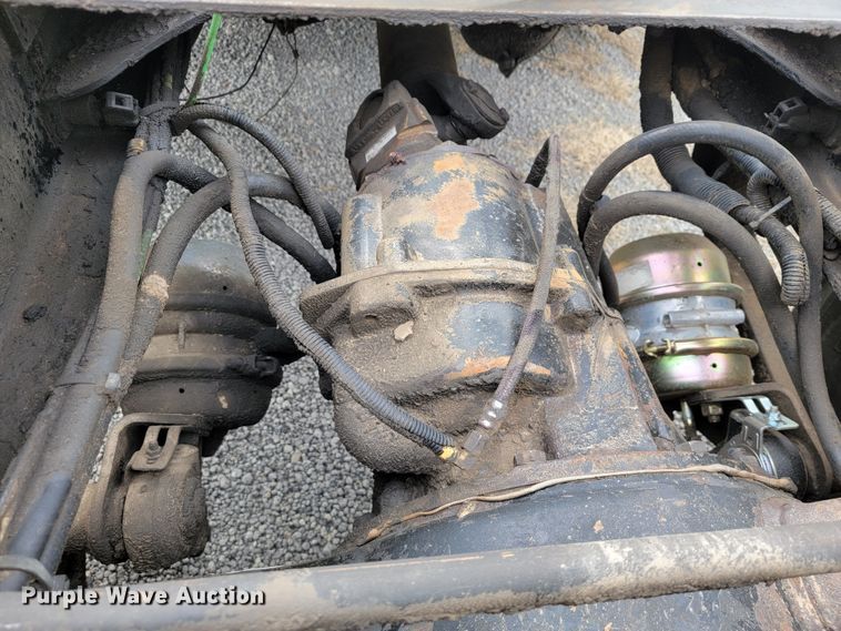 image for item JE9932 2000 Freightliner FLD120  semi truck