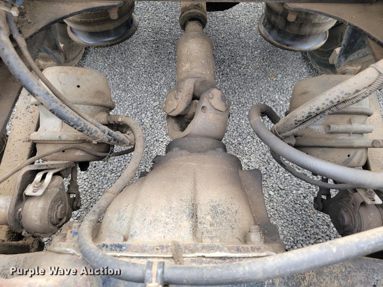 image for item JE9932 2000 Freightliner FLD120  semi truck