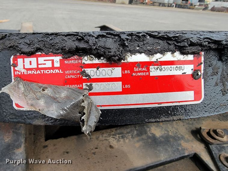 image for item JE9932 2000 Freightliner FLD120  semi truck