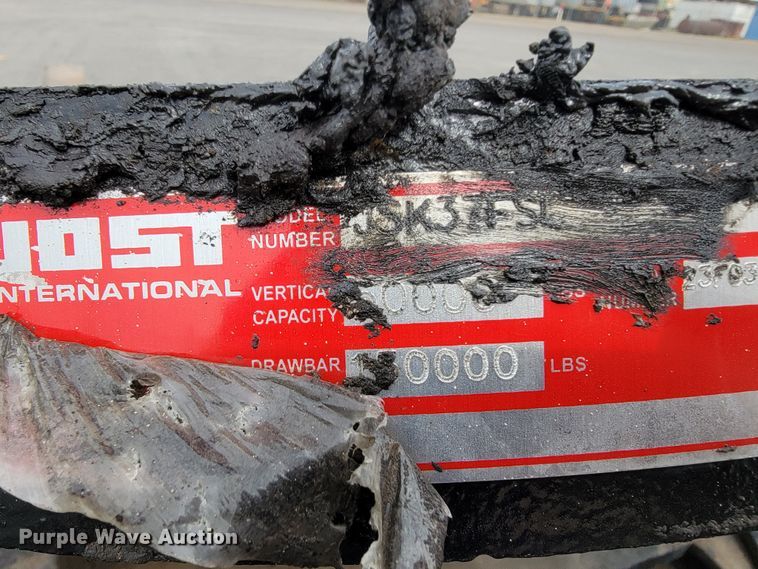 image for item JE9932 2000 Freightliner FLD120  semi truck