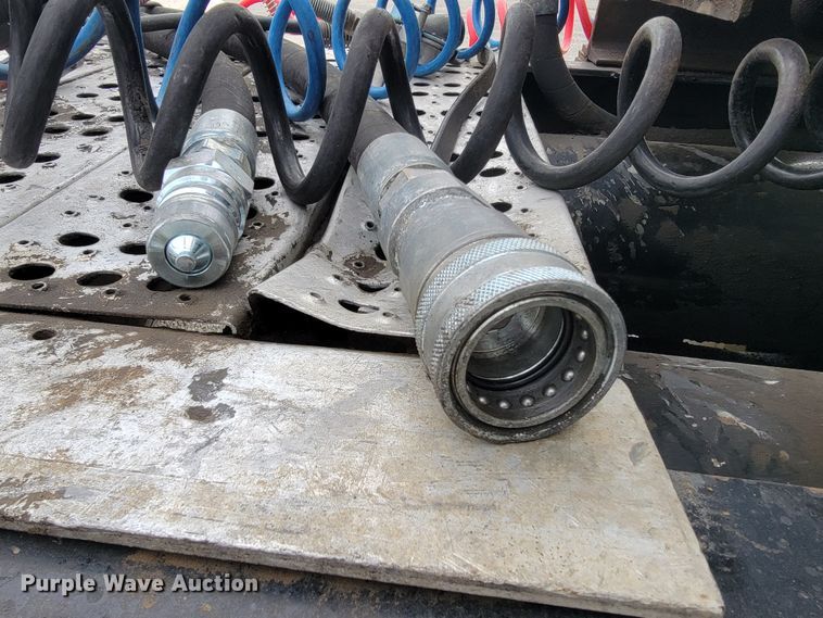 image for item JE9932 2000 Freightliner FLD120  semi truck