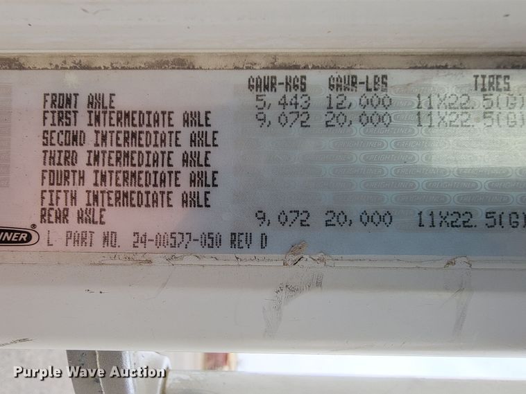 image for item JE9932 2000 Freightliner FLD120  semi truck