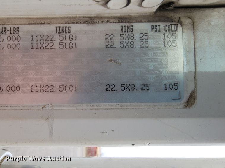 image for item JE9932 2000 Freightliner FLD120  semi truck