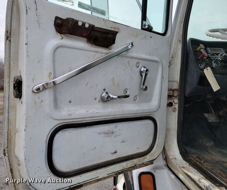 image for item JE9933 1992 Ford Aeromax I9000  semi truck