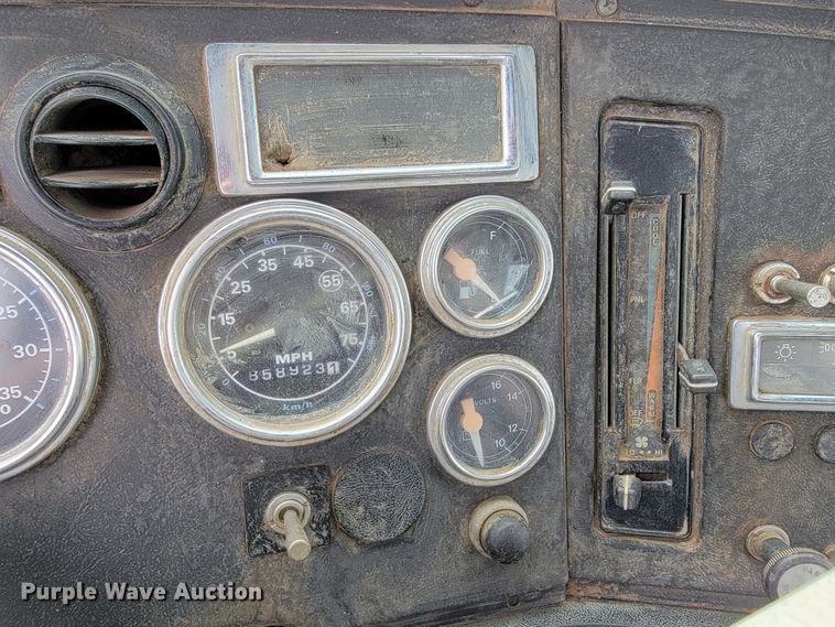 image for item JE9933 1992 Ford Aeromax I9000  semi truck