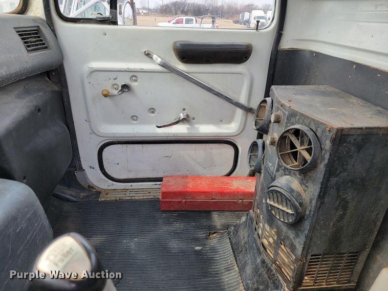 image for item JE9933 1992 Ford Aeromax I9000  semi truck