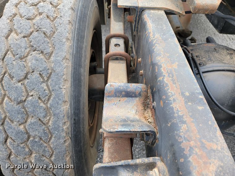 image for item JE9933 1992 Ford Aeromax I9000  semi truck